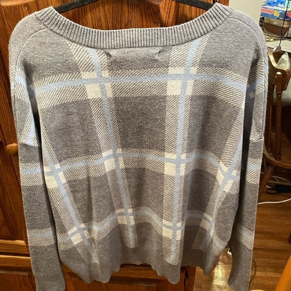 Max Studio sweater Women's‎ 1X Gray blue white striped Soft V neck. Plus Size. - Picture 2 of 4